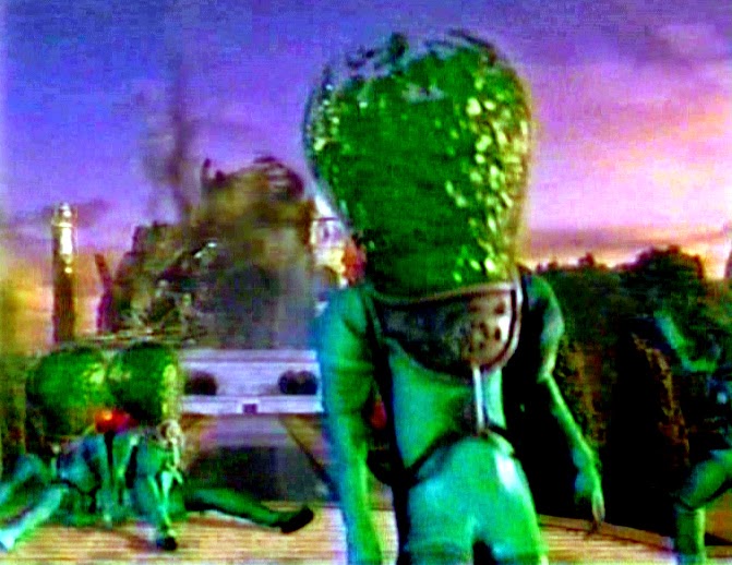 Exploding Martian 13: MARS ATTACKS! / Tim Burton Productions - 1996