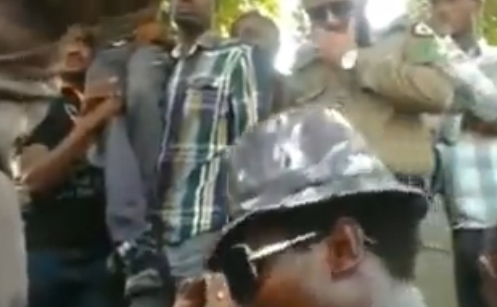 فيديو :إثيوبي مخالف في مكة.. بدموع منهمرة: "ومن أظلم ممن منع مساجد الله أن يذكر فيها اسمه" 
