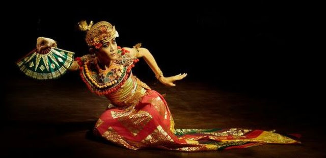 Perbedaan Tari Berpasangan Dengan Tari Kelompok Adalah Perbedaan Tari Berpasangan Dengan Tari Kelompok Adalah