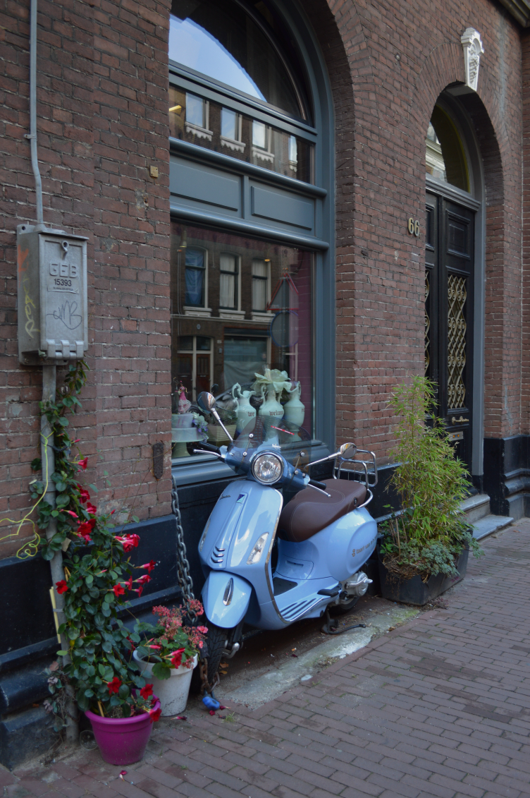 vespas in europe, vespa photos, vespa Italy, georgiana quaint