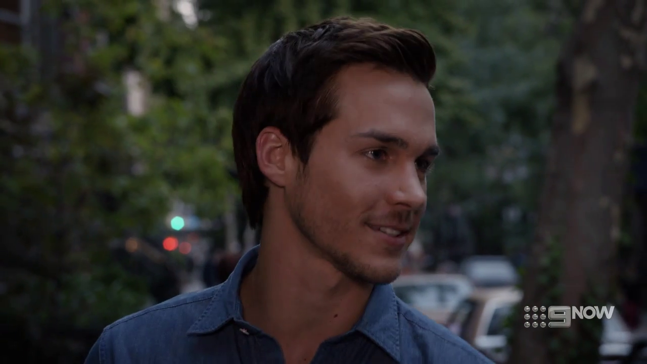 ausCAPS Chris Wood shirtless in The Carrie Diaries 206 "The Safety Dance"