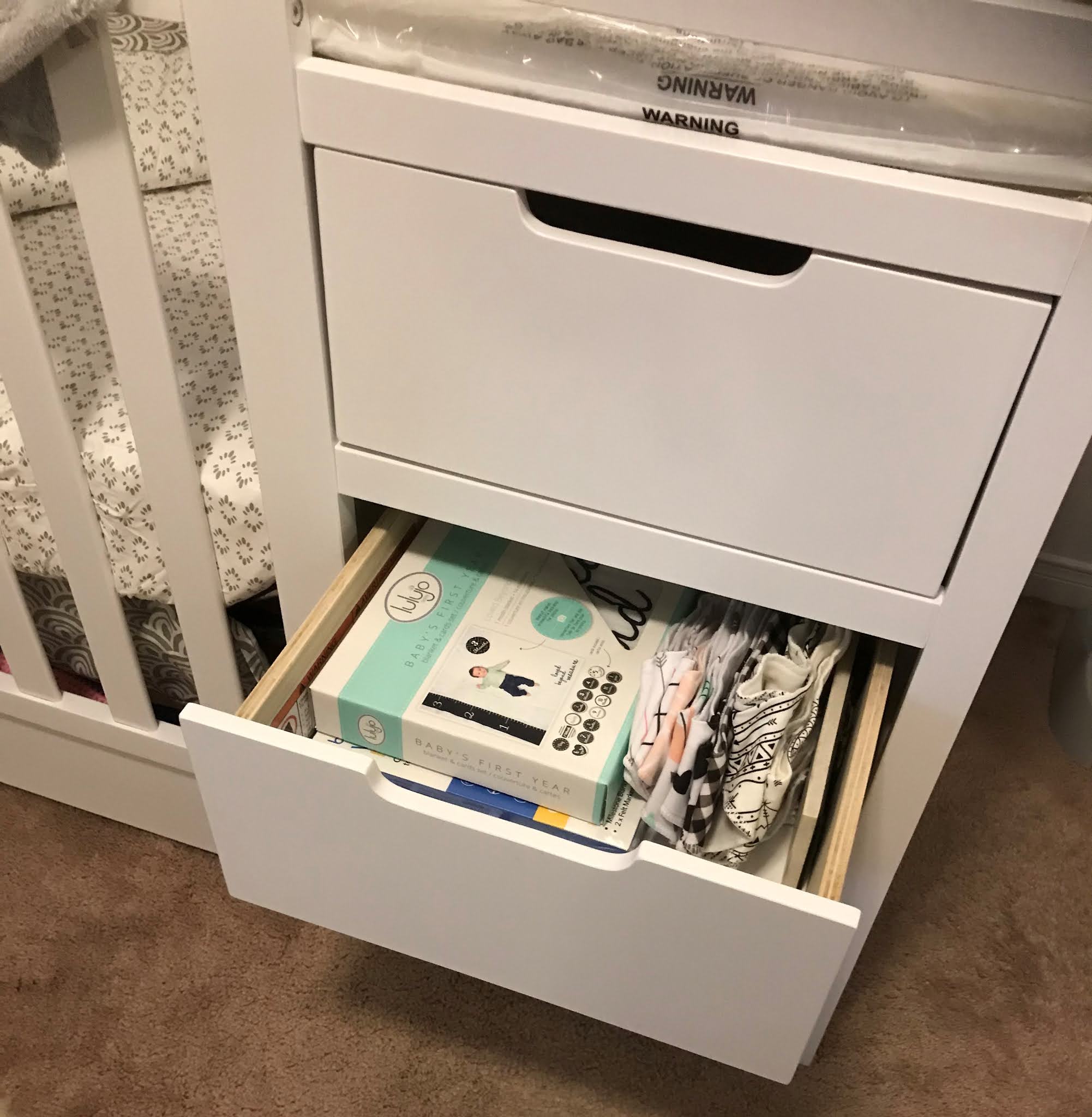 Review of Crib and Change Table in One The Graco Remi 4in1 Convertible Crib