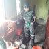 Koptu agus bantu perbaiki rumah warganya