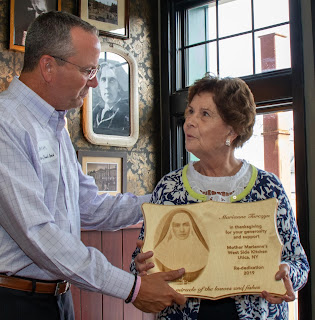 Marianne Turczyn receives plaque from Advisory Board Chair Darren Woods, thanking her for her support.