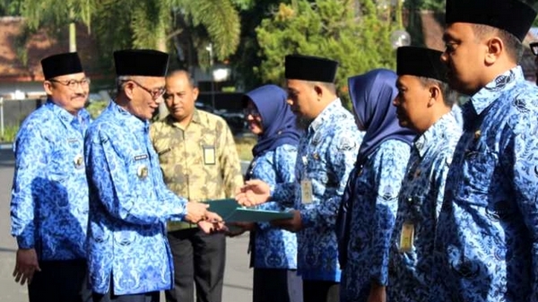 Bupati Salwa: ASN Jangan Cepat Puas dengan Capaian Kerja Bupati Salwa: ASN Jangan Cepat Puas dengan Capaian Kerja