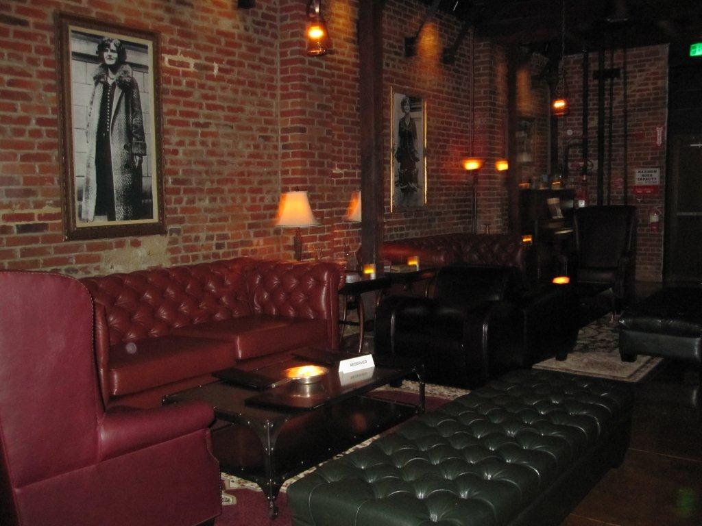 When Tara Met Blog Next Door Lounge In Hollywood