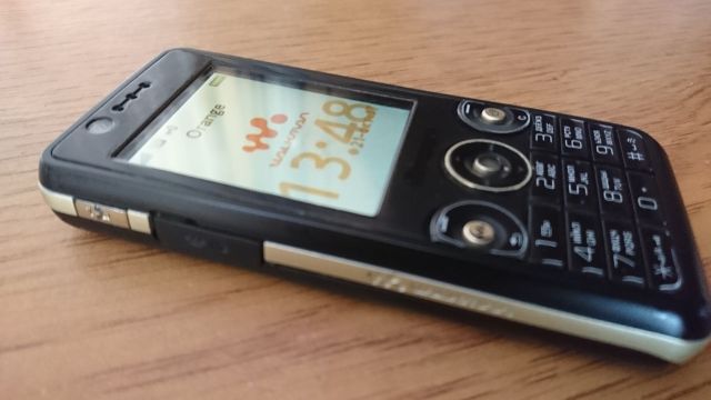 Ponsel Sony Ericsson W660i