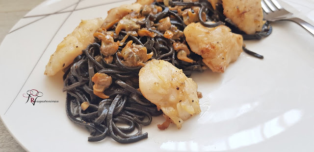 Tagliatelle negro con fruto de mar