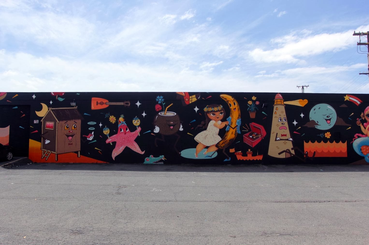 Street Art power duo Dabs & Myla were also in Hawaii for the POW! WOW! 2014 where they teamed up with Misery to work on this new mural. 1