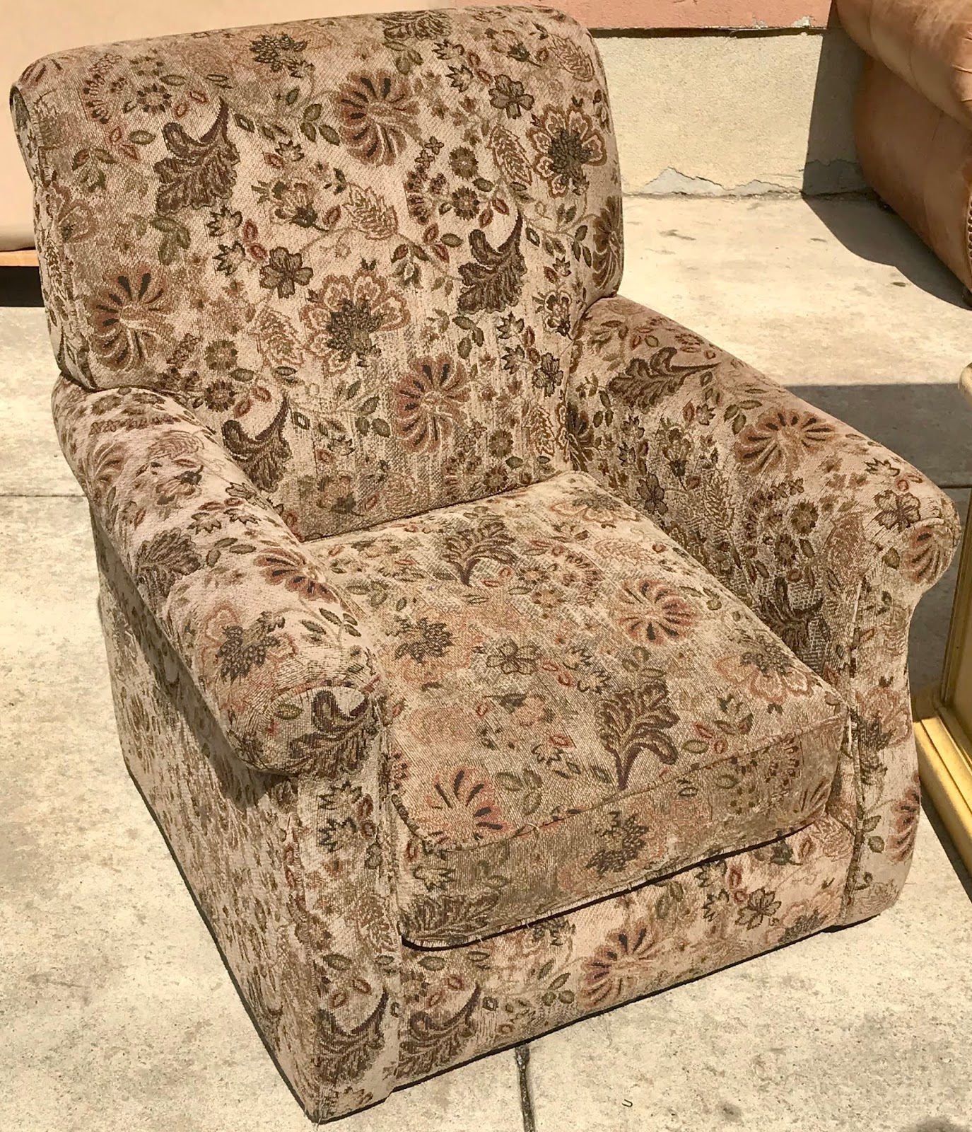 Uhuru Furniture & Collectibles 471783 Brown Floral & Foliage Pattern