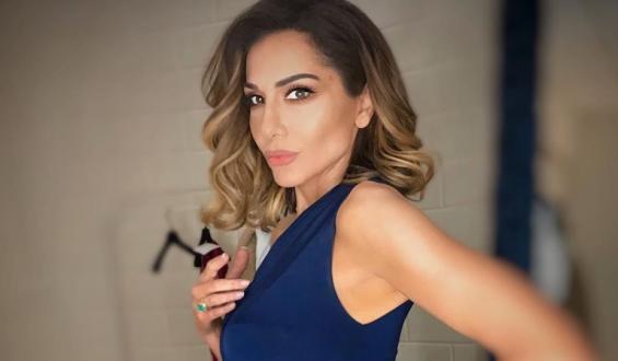 Δέσποινα Βανδή: Ποζάρει με το κόκκινο μπικίνι της και εντυπωσιάζει με τις αναλογίες της!