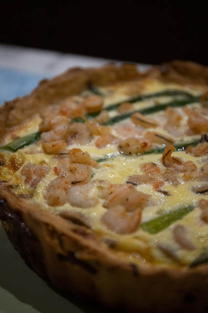 Quiche de espárragos, champiñones y gambas