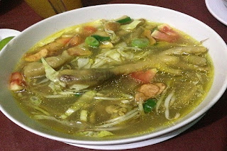  Soto yaitu makanan berkuah yang sudah tidak absurd lagi di indera pendengaran masyarakat Indonesia Resep Membuat Soto Ceker Khas Surabaya