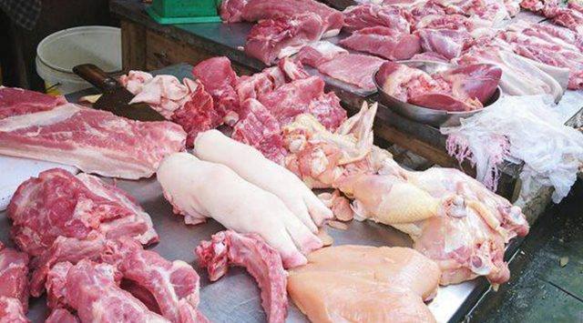 Giữa tâm dịch Corona, giá thịt lợn tại chợ giảm mạnh