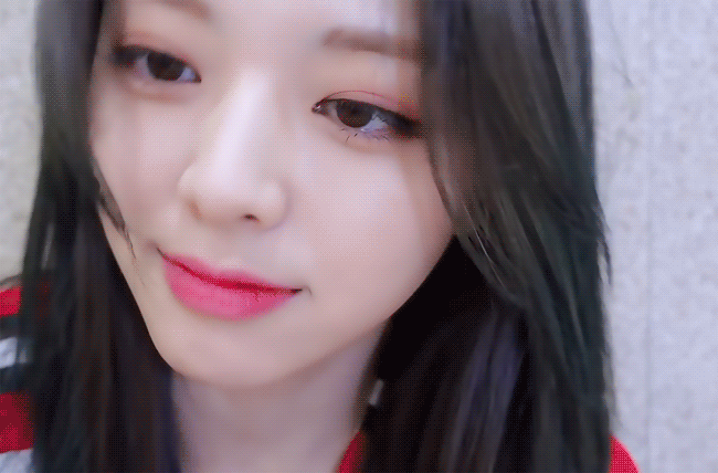 ITZY 유나 초근접샷 - 꾸르