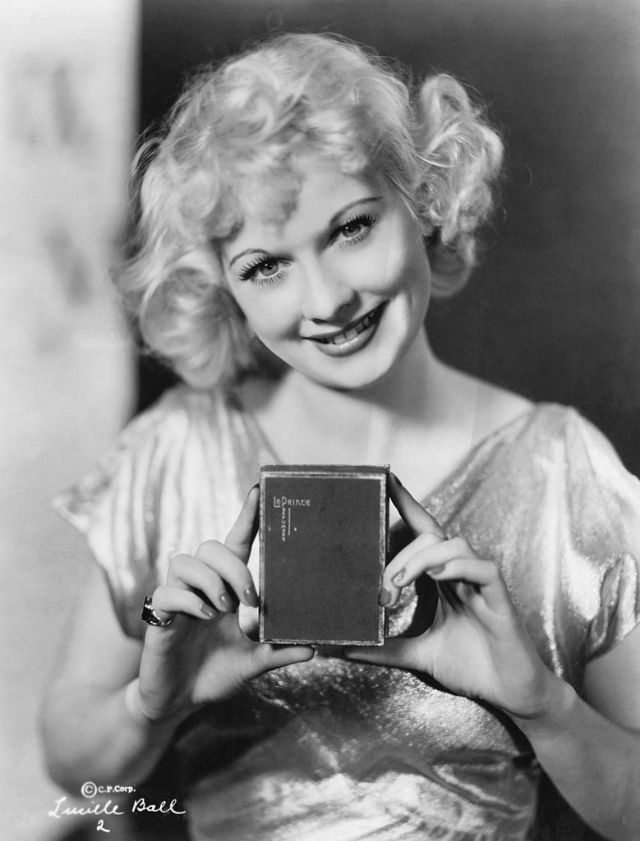 20 Fascinating Vintage Photos of a Young Lucille Ball During Her