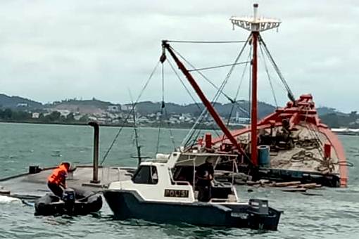 KLM Angkut 14 Ribu Sak Semen Tenggelam di Perairan Batam, 2 ABK DP KLM Angkut 14 Ribu Sak Semen Tenggelam di Perairan Batam, 2 ABK DP