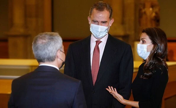 Queen Letizia wore a black midi dress from Emporio Armani, and black leather pumps from Prada. Bottega Veneta clutch