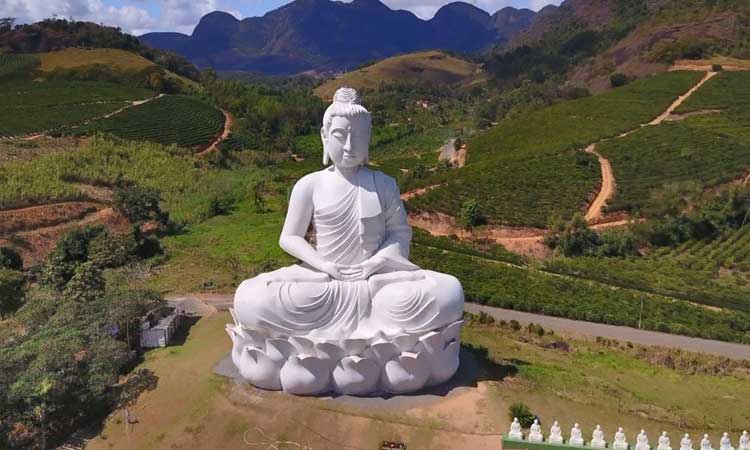 Maior que Cristo Redentor, estátua de Buda gigante é inaugurada no ES