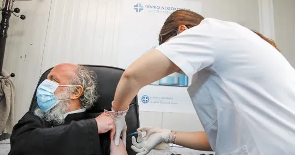 «Ειδικοί» σε αμόκ: «Να γίνει υποχρεωτικός ο εμβολιασμός των ιερέων» «Ειδικοί» σε αμόκ: «Να γίνει υποχρεωτικός ο εμβολιασμός των ιερέων»