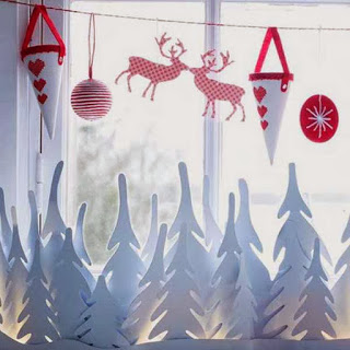 40+ πανέμορφες Χριστουγεννιάτικες ιδέες για τα ΠΑΡΑΘΥΡΑ 95
