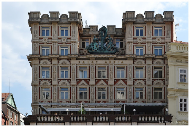 Pałac Adria - przykład praskiego rondokubizmu