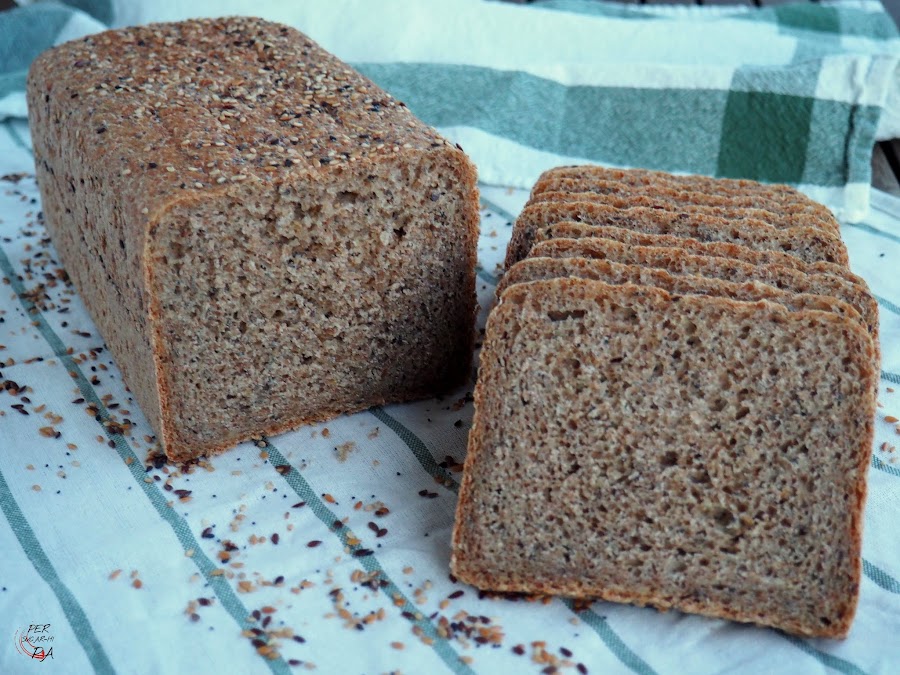 Pan de molde con harinas integrales de trigo y espelta y una completa mezcla de semillas tostadas y chía