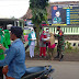 Anggota Koramil 0824/10 Mumbulsari Bersama Persit KCK Jum'at Berkah Bagikan Nasi Kotak dan Masker