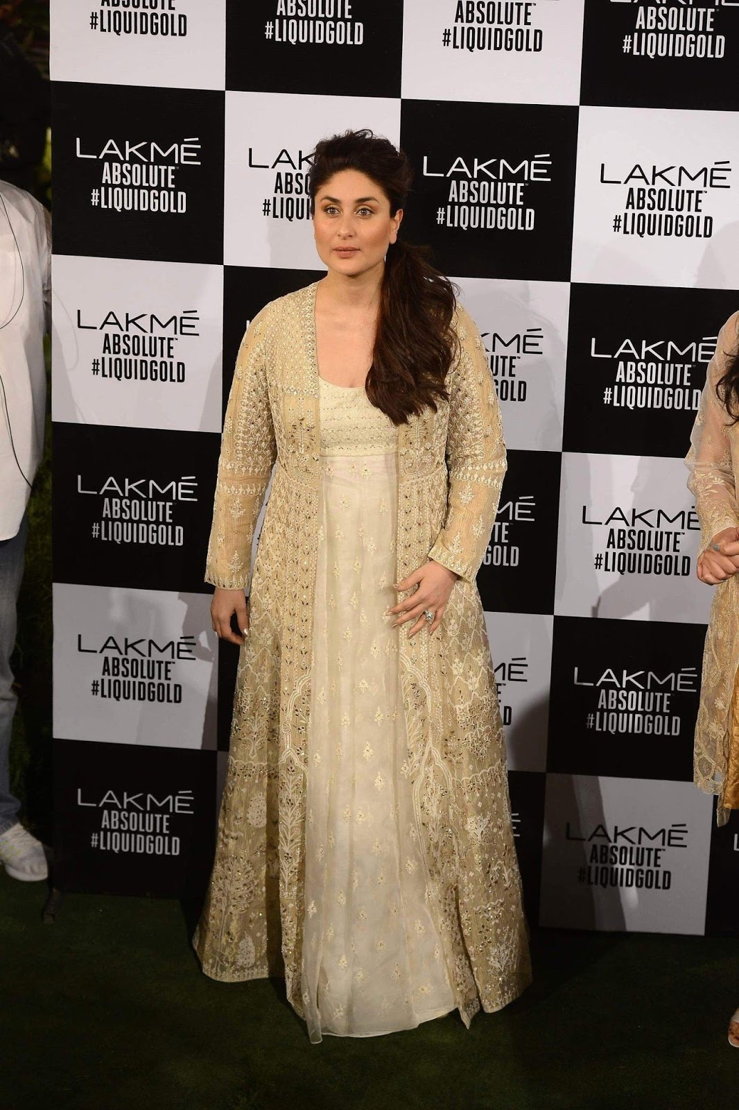 Kareena Kapoor Looks Hot At The Lakme Fashion Week Summer Resort 2017 Grand Finale
