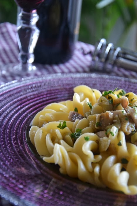 fusilloni con ragù di spada e melanzana