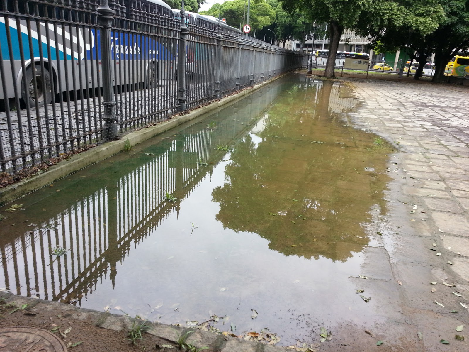 Boteco COMER DE MATULA: Um Rio de descaso e vergonha