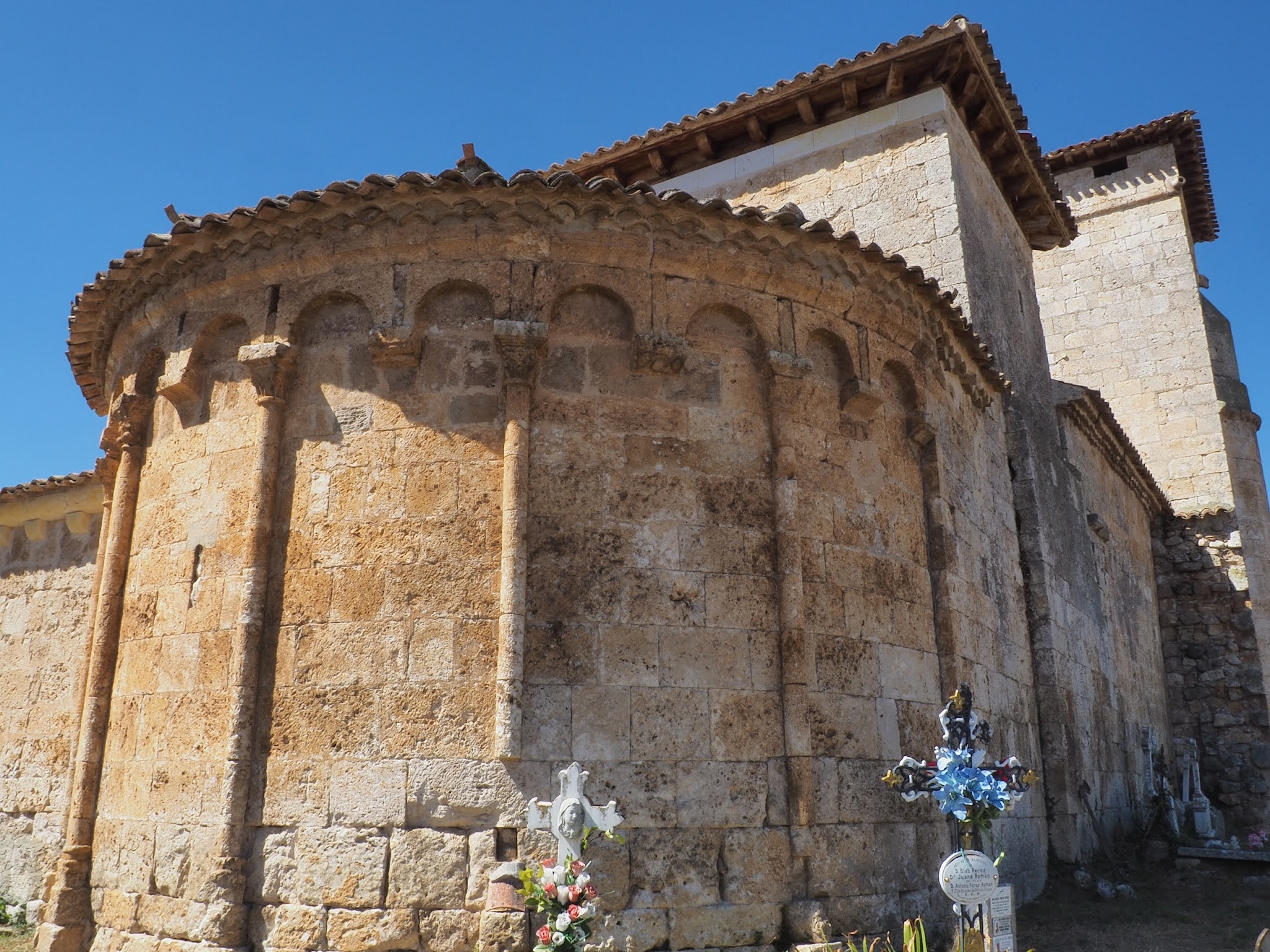 Tierras de Burgos Iglesia románica de Pinillos de Esgueva