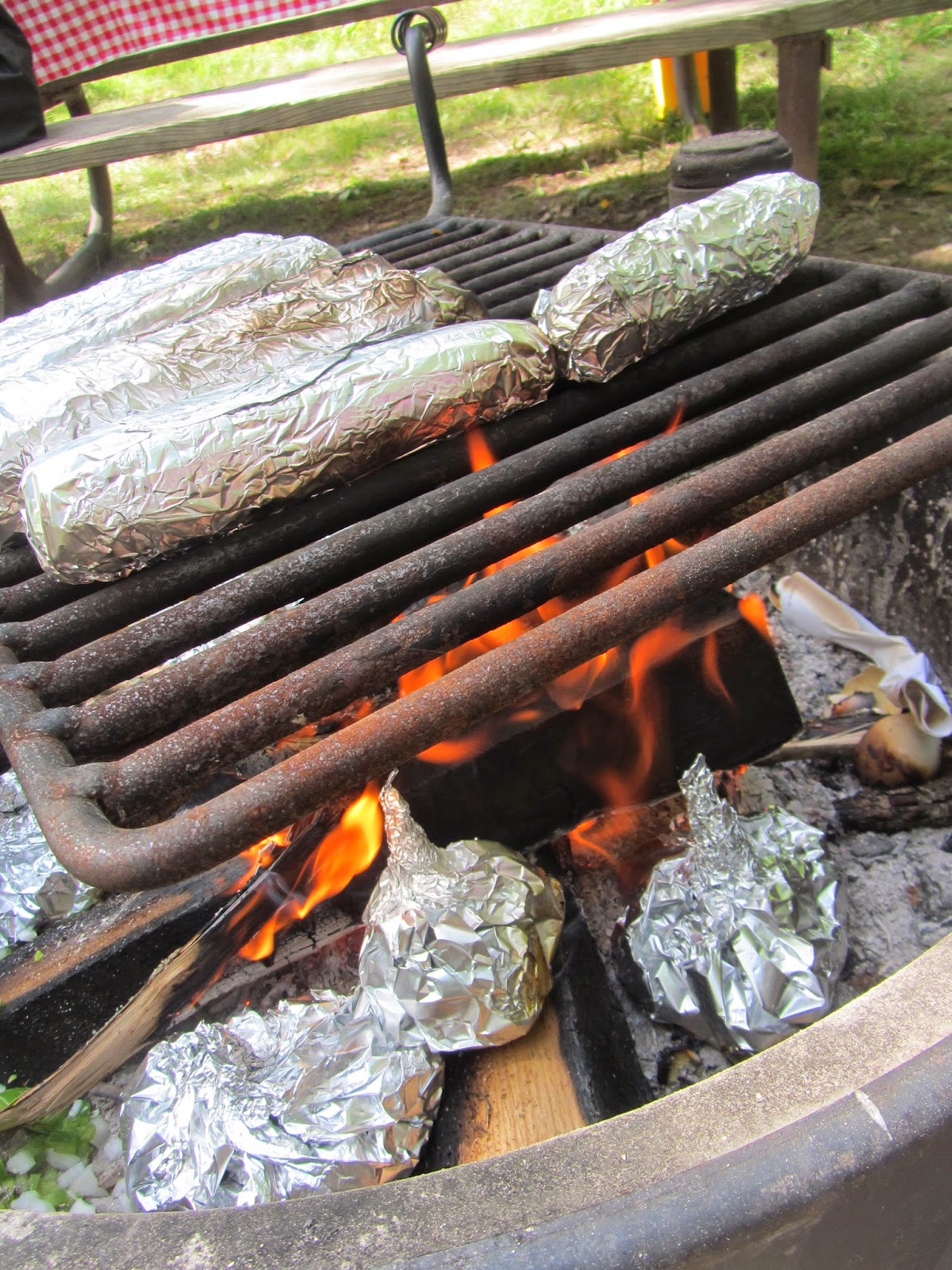 Hobo Packs: Easy Campfire Meal {The Unlikely Homeschool}