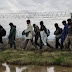 Τούρκοι στρατιώτες υποδεικνύουν κρυφά περάσματα στους παράνομους μετανάστες για να μπουν στην Ελλάδα!