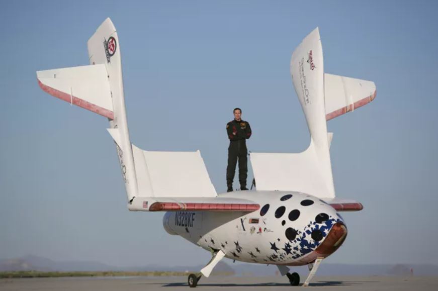 21 Haziran 2004'te, SpaceShipOne, özel olarak finanse edilen ilk insanlı uzay uçuşunu gerçekleştirdi.