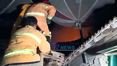 Dalam Waktu Sekejab, Si Jago Merah Melahab Satu Bangunan Ruko