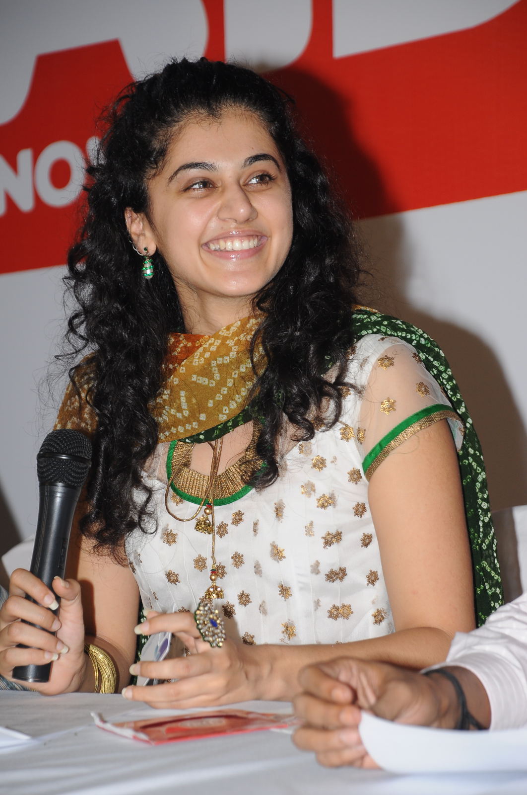 High Quality Bollywood Celebrity Pictures Cute Girl Tapsee Pannu With Her Beautiful Smile