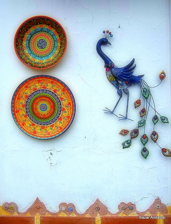 Bazar Andalusi: Decoración exterior: Alegría y color