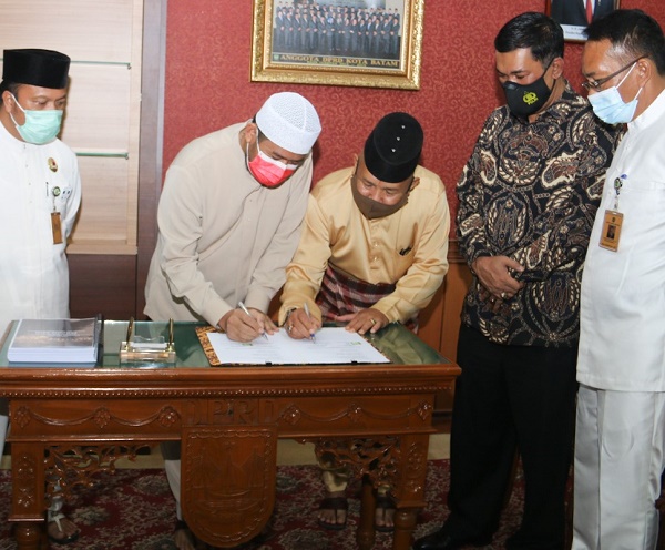 DPRD dan Pemko Batam Teken MoU, Tanjung Sauh Sebagai Kawasan Ekonomi Khusus DPRD dan Pemko Batam Teken MoU, Tanjung Sauh Sebagai Kawasan Ekonomi Khusus