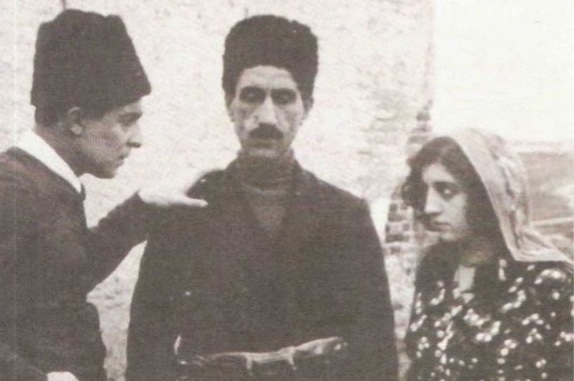 Ateşten Gömlek filminden bir sahne Ateşten Gömlek filminden bir sahne