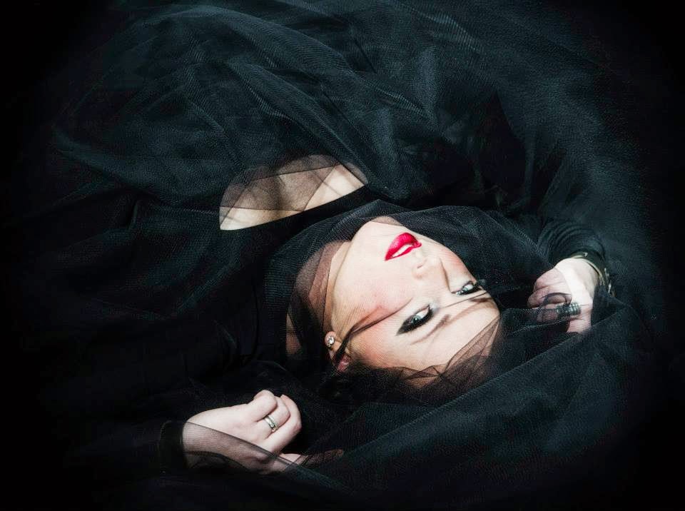 Dark sarah. Dark Sarah группа. Хейди Парвиайнен. Dark Sarah - (2015) - behind the Black Veil. Dark Diva.