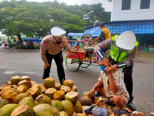 Penling, Sat Lantas Polres Bone Imbau Warga Mempedomani Protokol Kesehatan