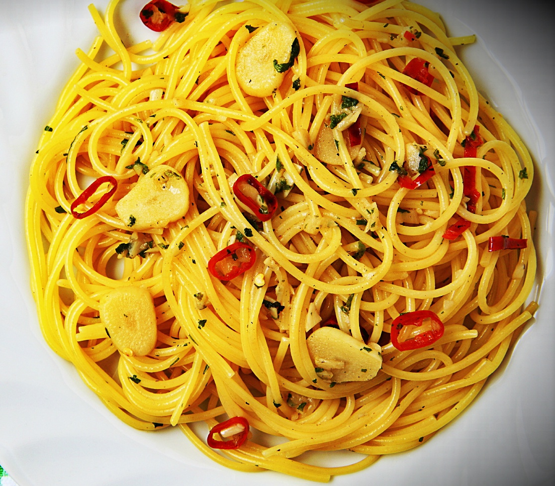Boloña Cucina Italiana Spaghetti aglio, olio e peperoncino (espagueti ajo, aceite y ají) Boloña Cucina Italiana Spaghetti aglio, olio e peperoncino (espagueti ajo, aceite y ají)
