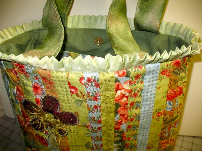 Becca Handbag – Free Sewing Tutorial ~ DIY Tutorial Ideas!