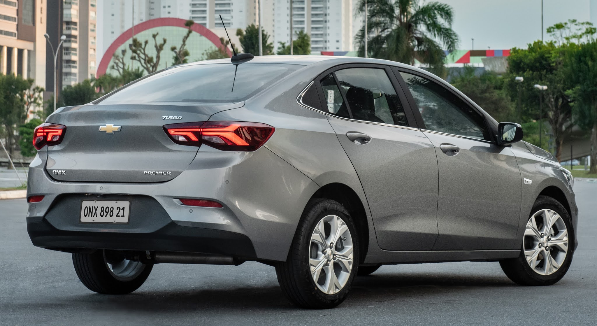 Chevrolet Onix Premier 2021 ganha MyLink com tela maior e espelhamento