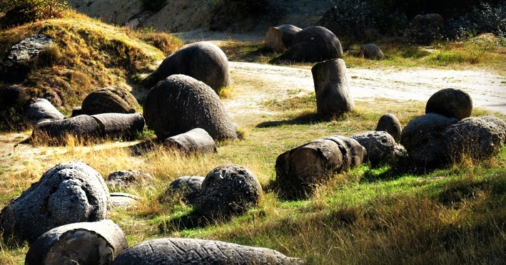 Photographis: Romanian Trovants - Living Stones