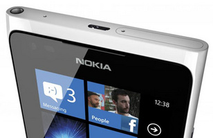 Nokia cut price Lumia 900 in U.S, Comes in New Colors