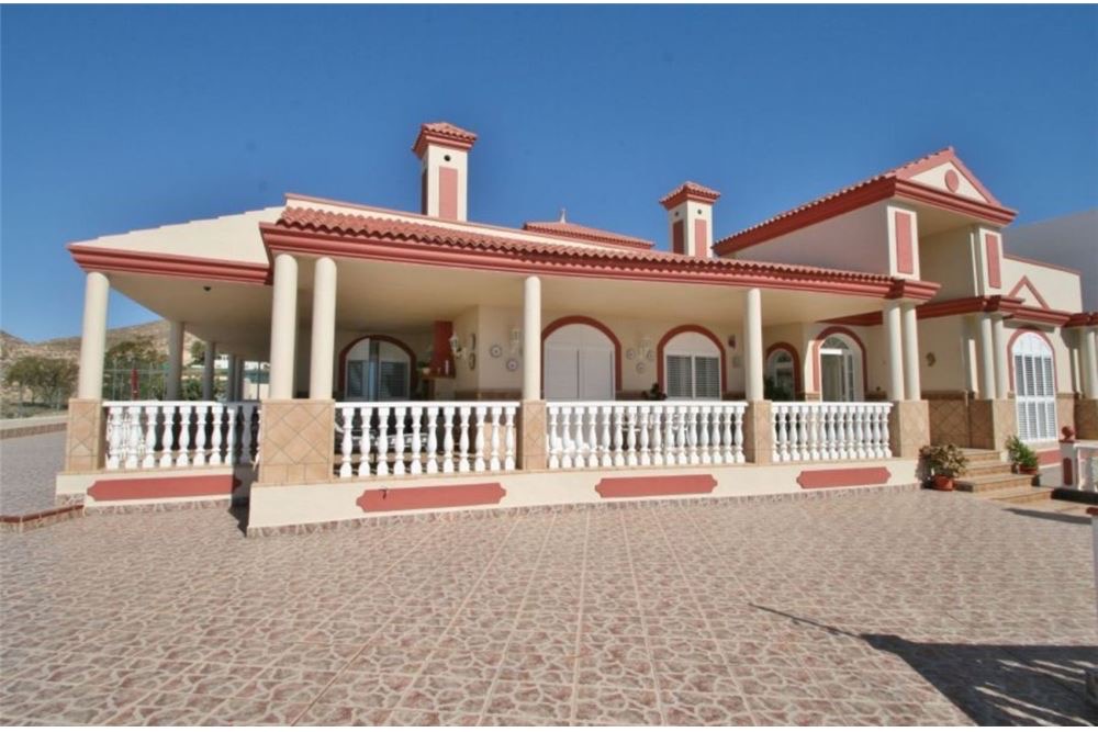 CARBONERAS VENTA DE PROPIEDADES INMOBILIARIAS CHALET ESPECTACULAR EN