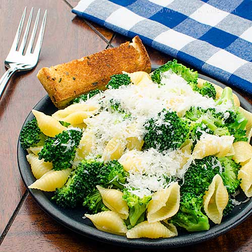 Pasta with Broccoli and Garlic
