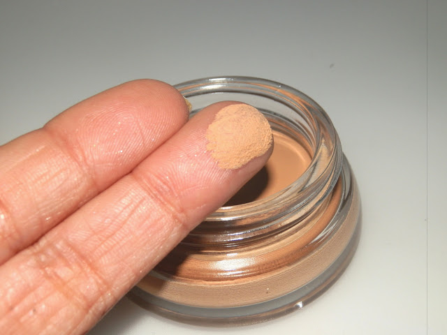 Essence Soft Touch Mousse Foundation N02 Swatches and Reviews 